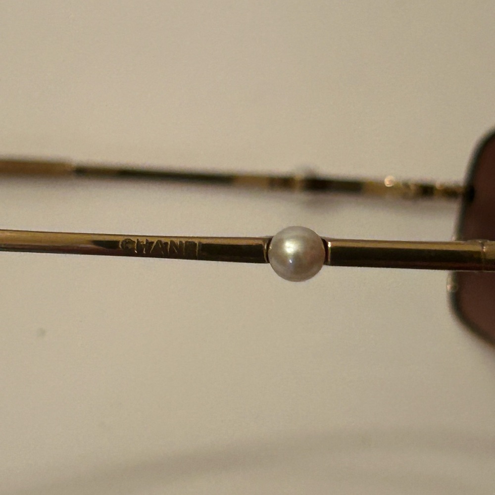 CHANEL Gold Sunglasses with Pearl Embellishment - Picture 4 of 9